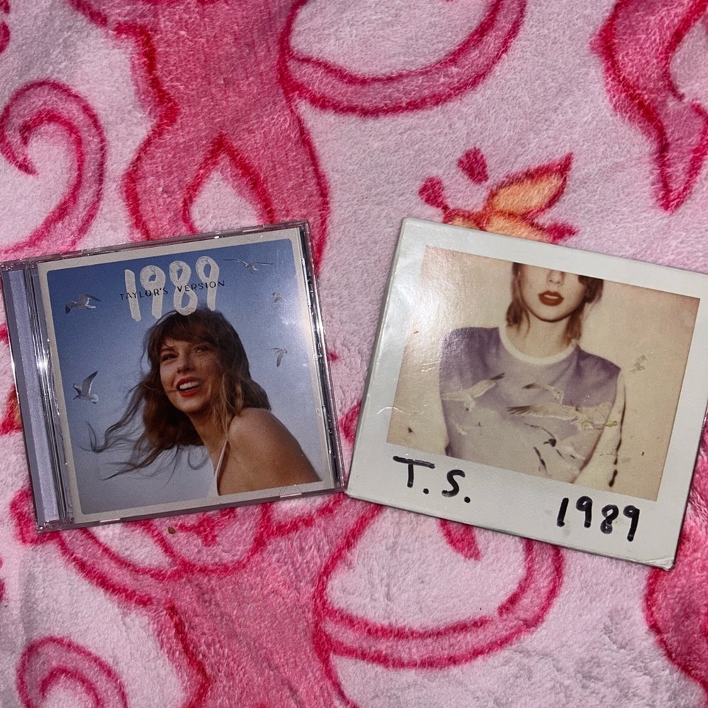 set of 1989 (tv) and 1989 (non taylors version)